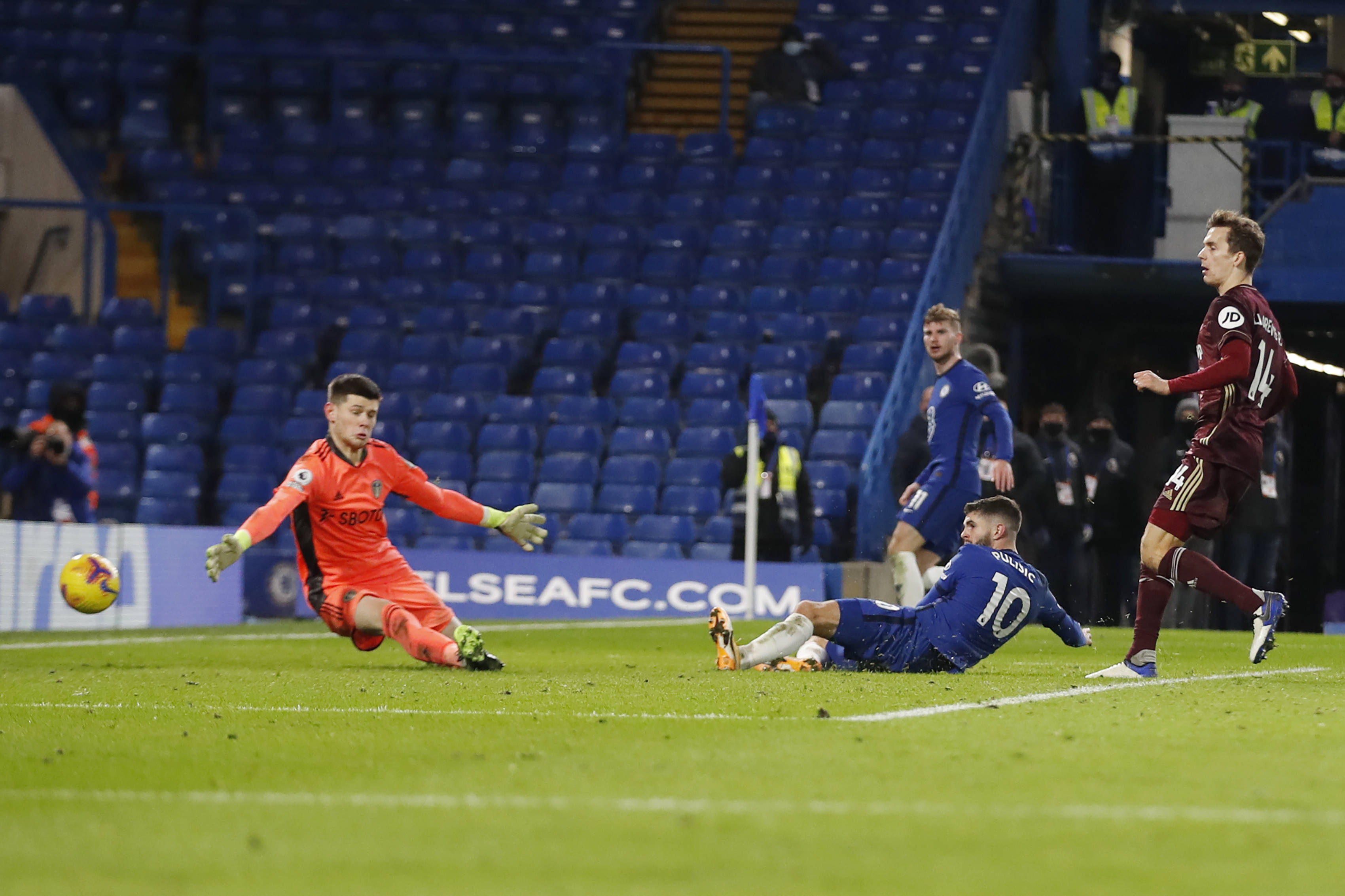 设计师回忆水爷摔坏国王杯奖杯：不得不召开发布会说明情况.