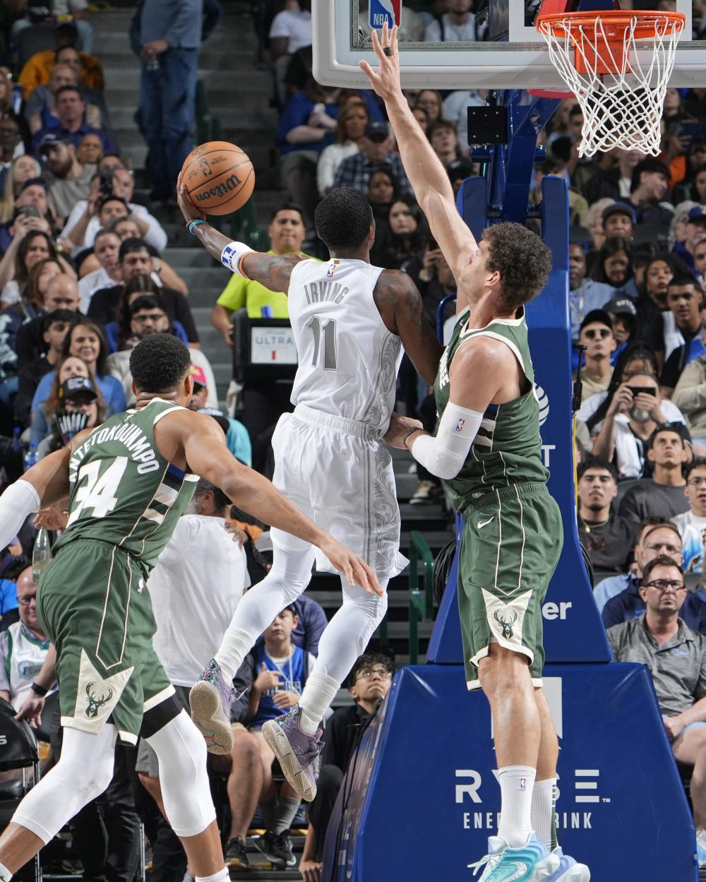 随着滑板运 随着滑板运